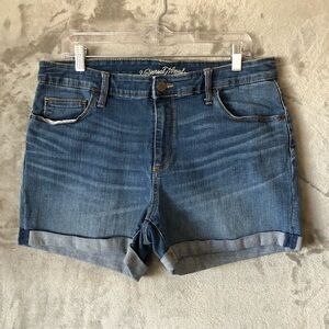 Universal Thread Women Shorts Size 14W Cuff Hem Mid Rise Summer Festival
